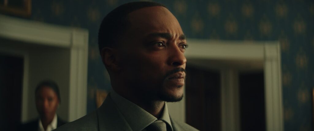 Capitão América: Admirável Mundo Novo - Sam Wilson tentando carregar um filme que já nasceu cansado.